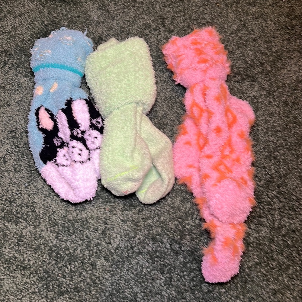 Fuzzy winter socks bundle ✨❄️